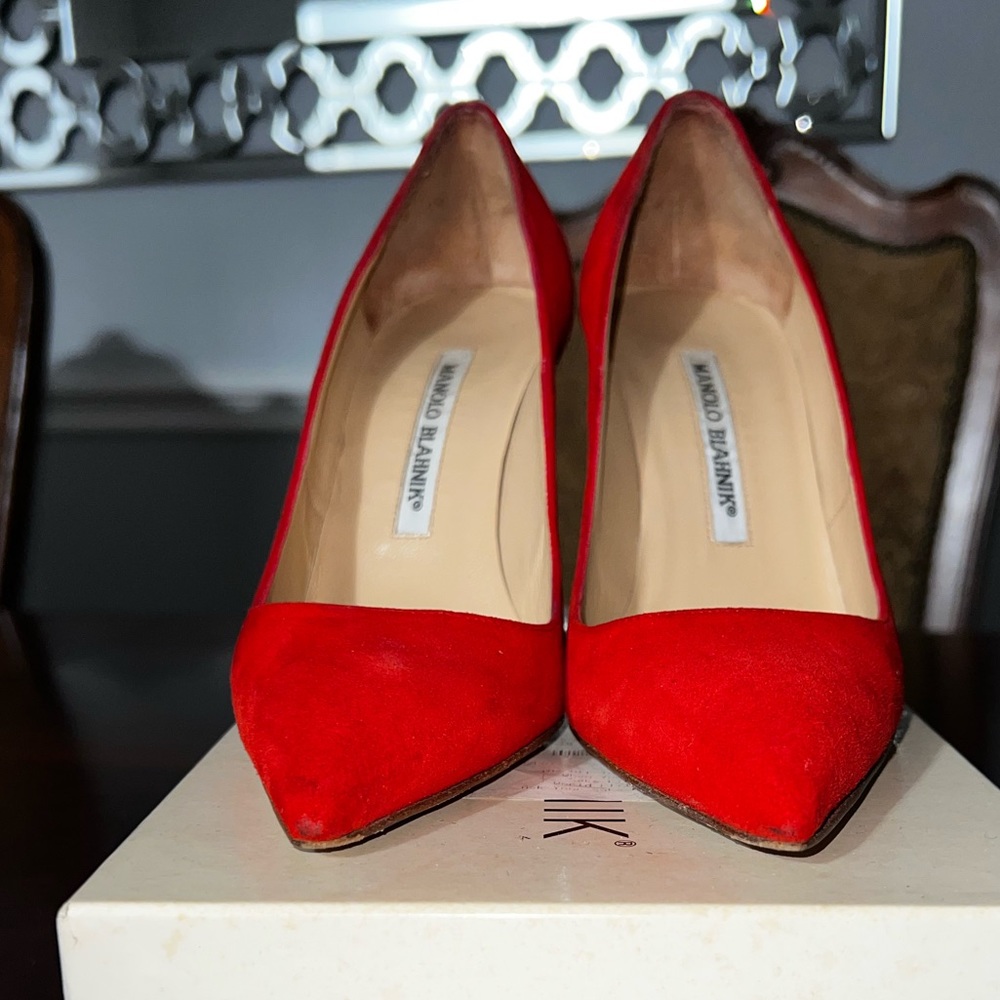 Maniolo Blahnik red suede Sz 6